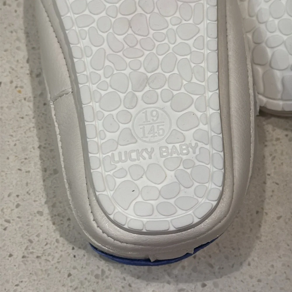 Style Child white blue star embroidered lace up strap baby sneakers size EU 19